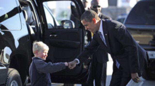 obama-fist-bump-with-child_168045951-300x205-1